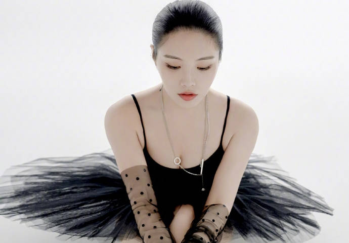 徐冬冬芭蕾里的黑天鹅 性感丰满优雅神秘,很美