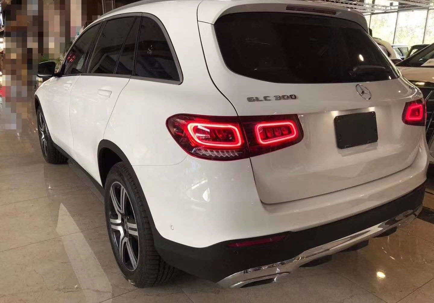 奔驰glc300做工和动力操控都很不错,内饰设计延续了奔驰一贯出色的