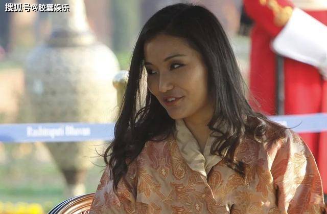 原创30岁不丹王后丢了礼节抢在海外贵宾前入座惹怒国王不自知
