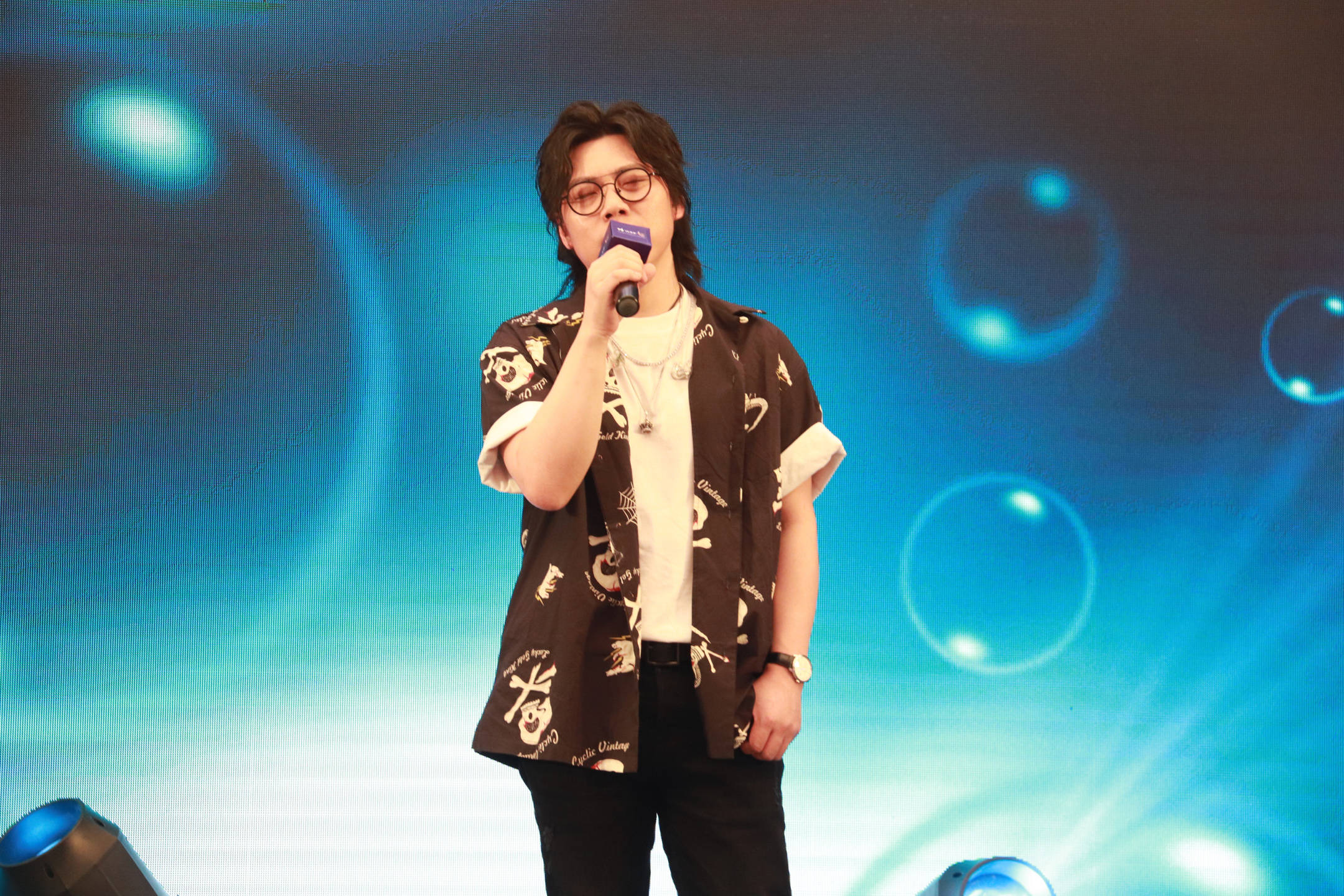 歌手李琦亮相"花城"广州 活力开唱燃爆全场