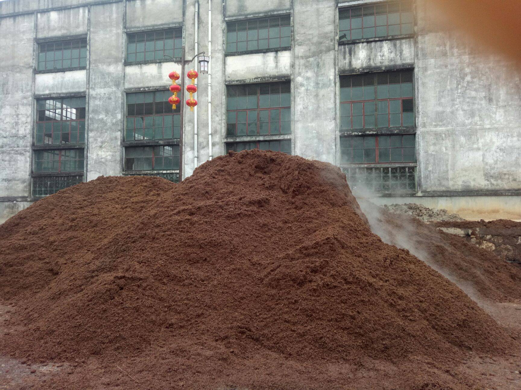 五斤粮才出一斤酒的酱香酒,为何酒厂内却看不到堆积如山的酒糟?