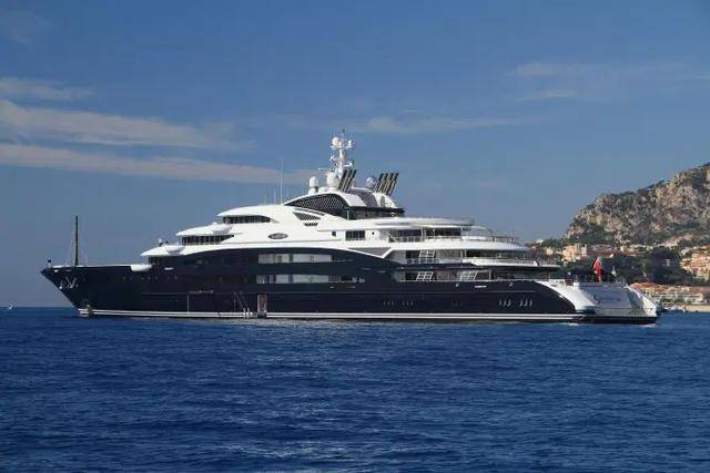 沙特王储到底有多富?钱多得难以想象,光是一艘游艇就价值36亿