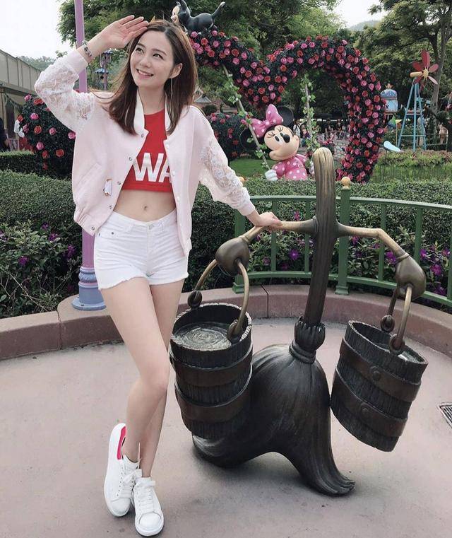 tvb"隐藏美女",因片酬少经常做兼职,今洗厕所被勾起美好回忆_梁茵