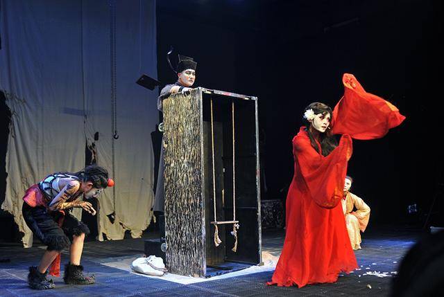先锋话剧《窦娥》今晚开演