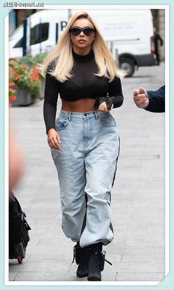 29岁的jesy nelson和27岁的乐队伙伴perrie edwards,28岁的leigh-anne