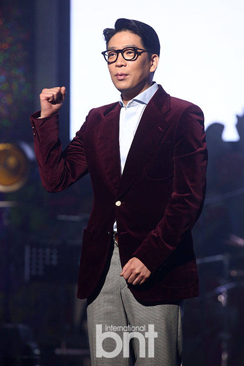 韩星mc梦安慰被电话诈骗的粉丝 送出2万元名牌包