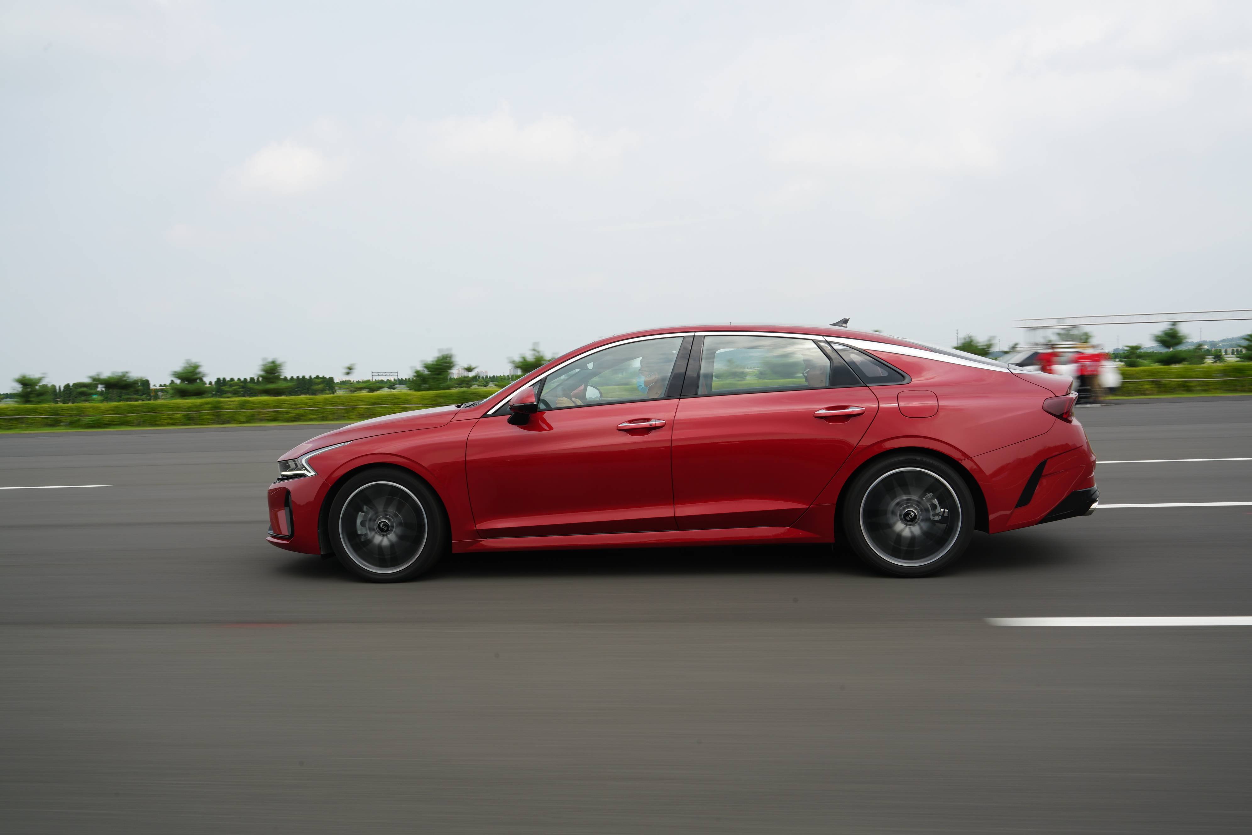 丝毫不惧tnga跟mqb 东风悦达起亚凯酷上市售16.18万元起