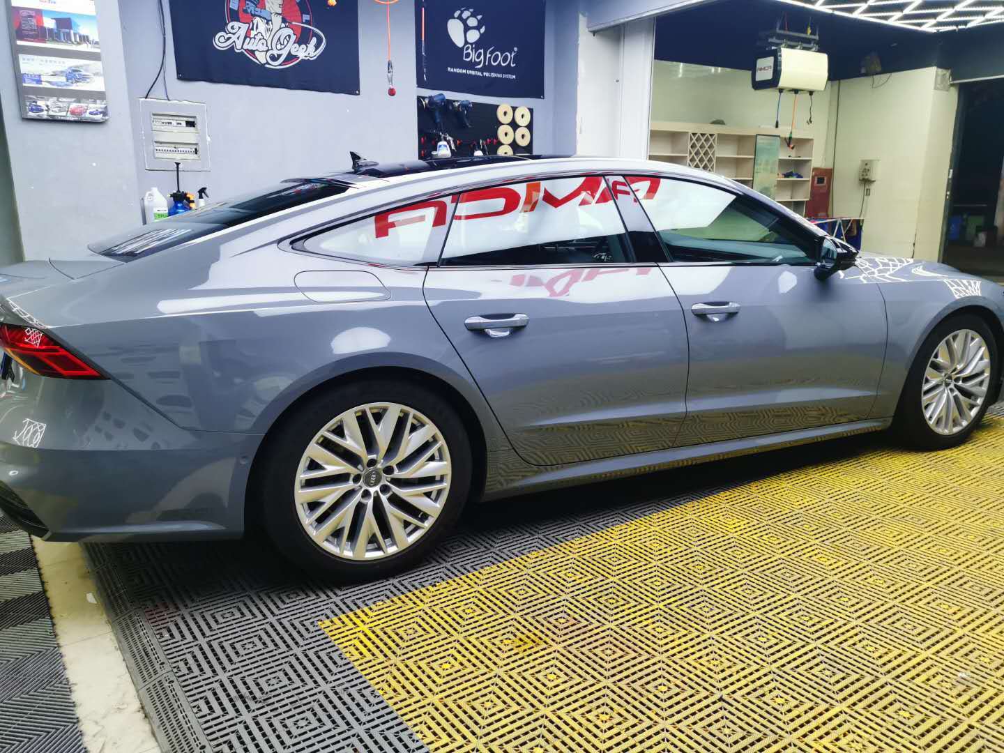 成都靓车会奥迪a7车身改色贴膜水晶纳多灰