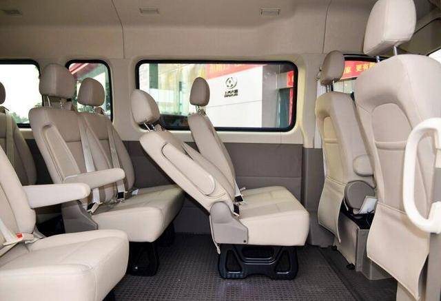 接下来我们看一下大通v80空间表现吧,不得不说,在这方面,大通v80在