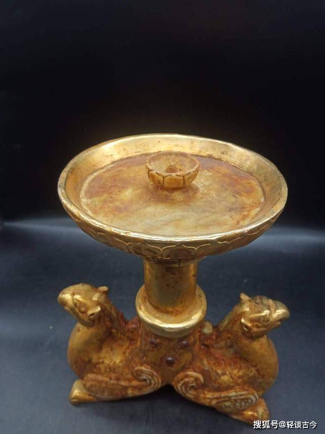 唐代鎏金镶玉灯台