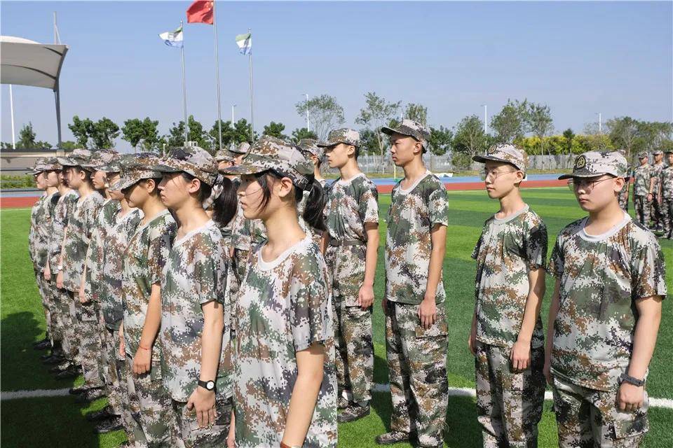 迷彩青春即刻起航潍坊天立学校2020级新生军训开营啦