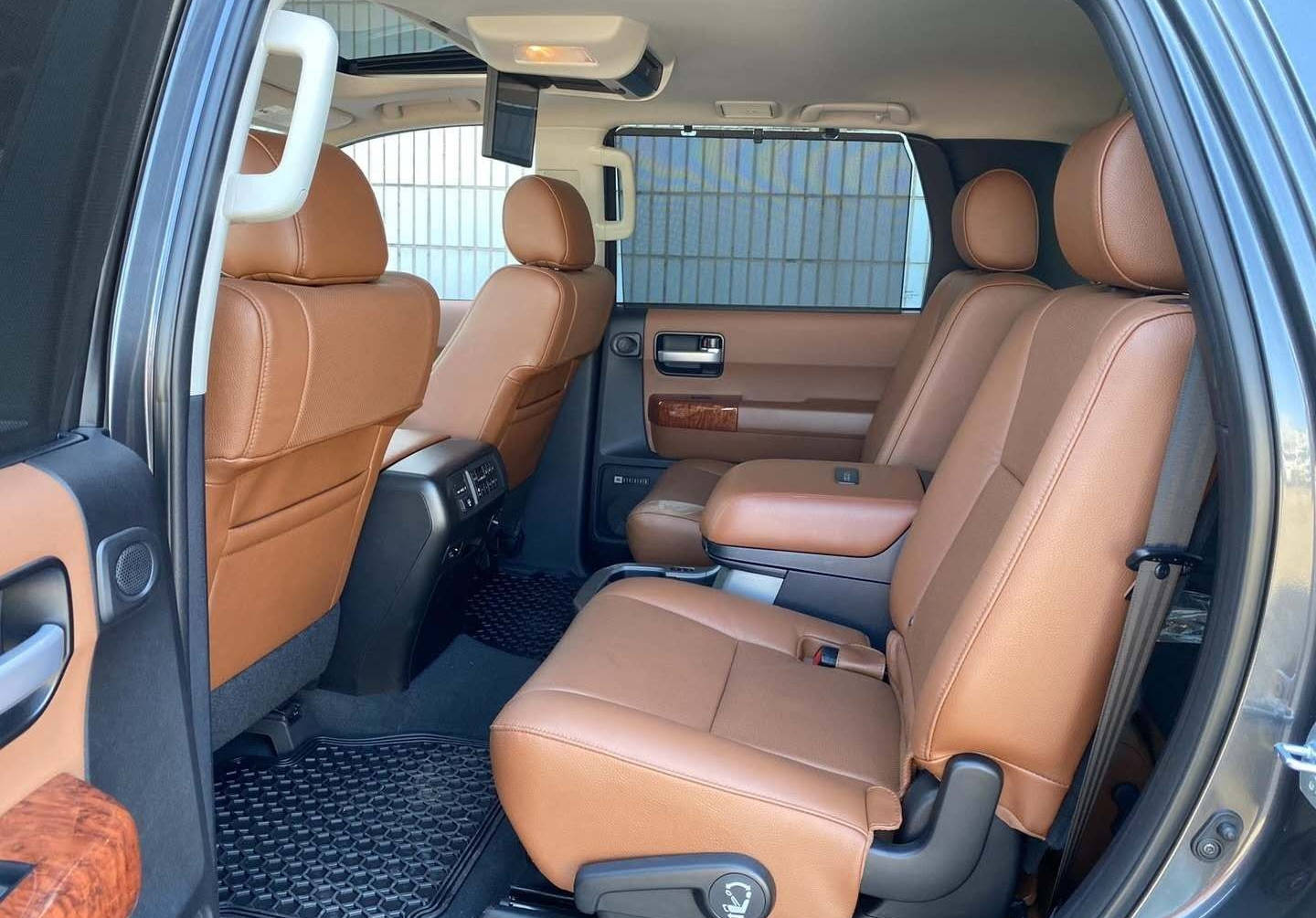 全尺寸硬派越野suv丰田红杉5700给你想要的超大空间