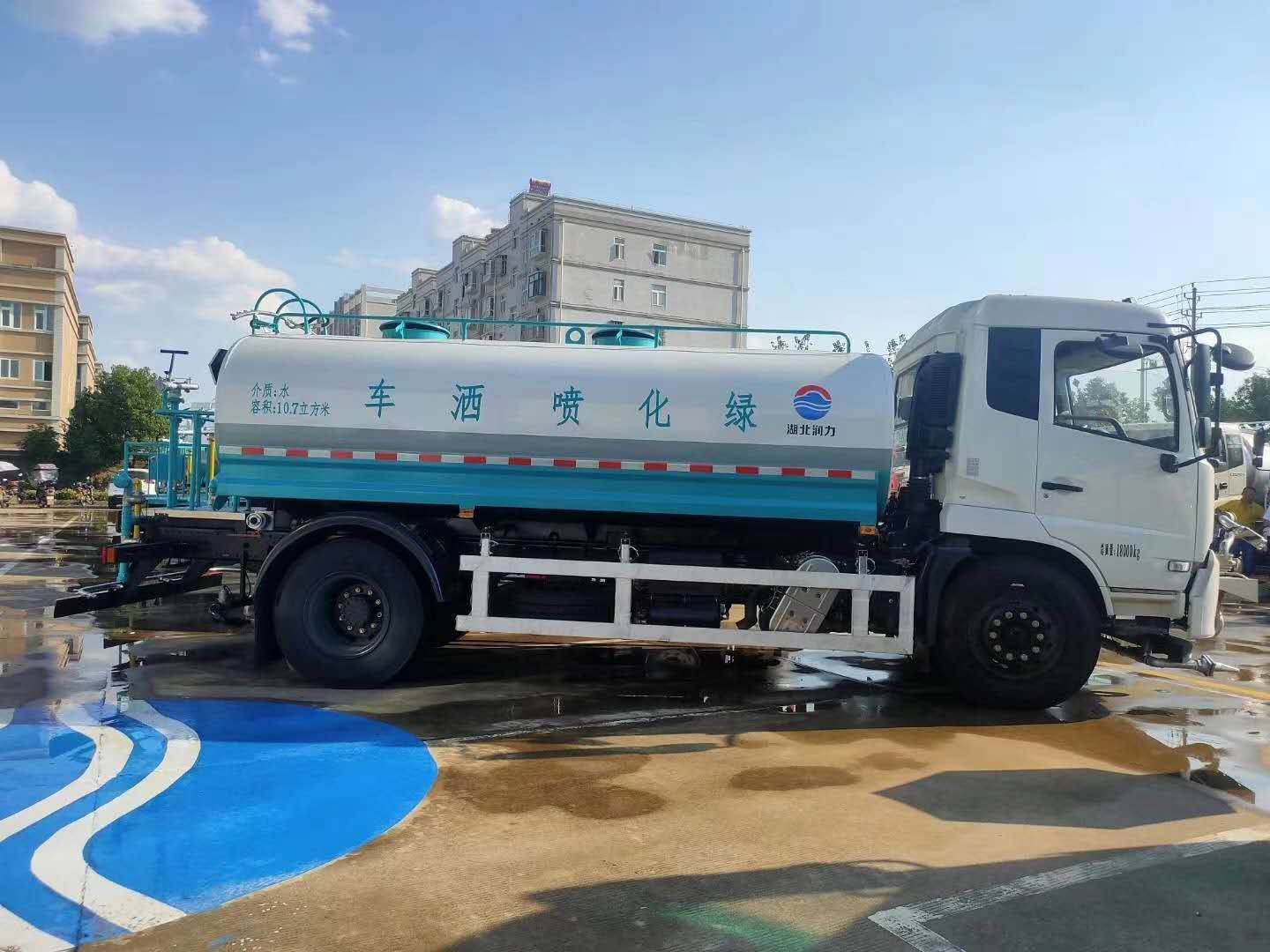 国六东风天锦12方洒水车 带你看遇见彩虹 吃定彩虹