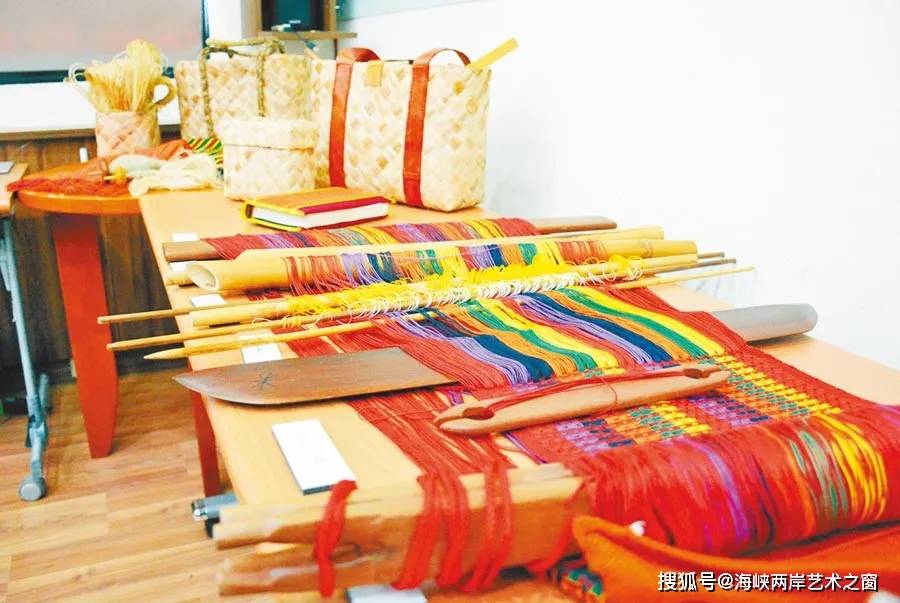 台湾少数民族排湾织布 许春美巧手传技艺_手机搜狐网