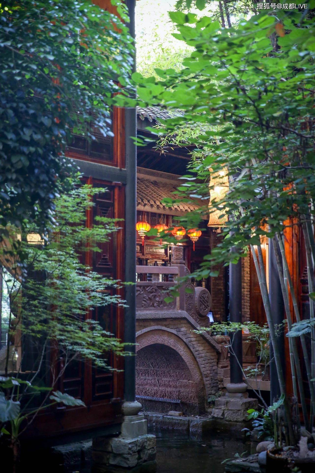 位置非常好找闲庭紧邻成都峨眉电影制片厂和