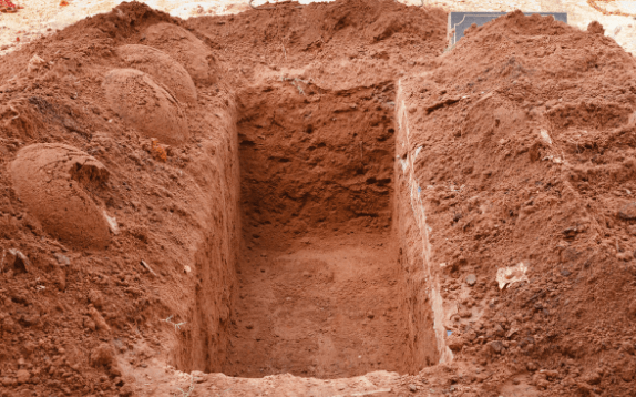 打金井的讲究也挺多,并不是随便找个地方挖个坑就行.