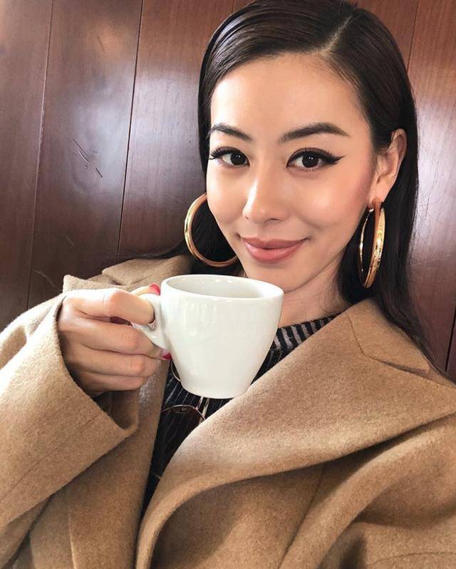 34岁蔡诗芸大谈女人保养的小秘诀 让王阳明爱女儿更爱老婆_眼霜