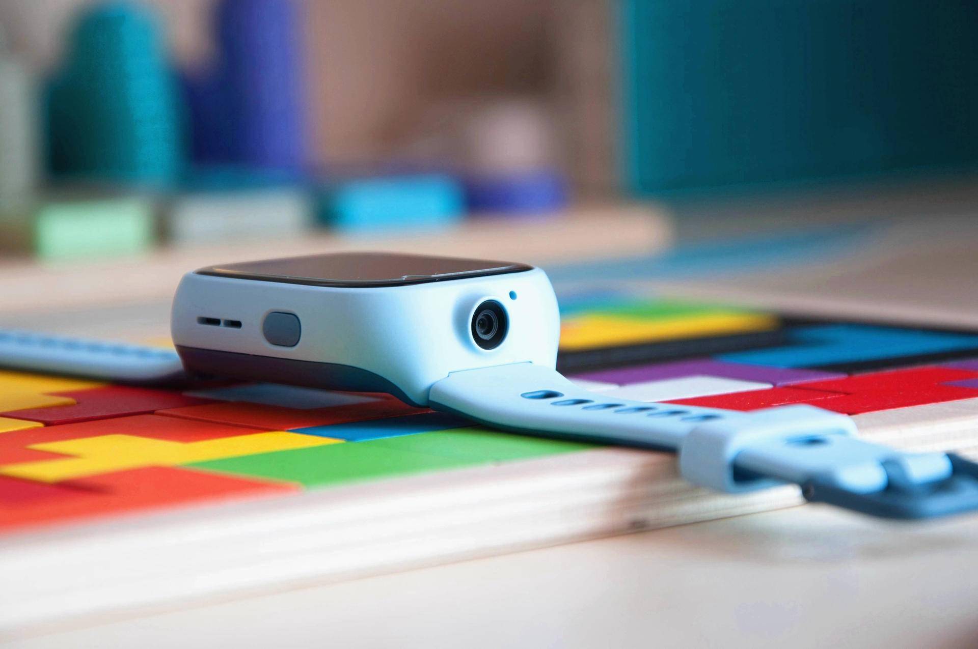 小米上新:米兔电话手表4x,双摄全网通支持ai识别还能学英语