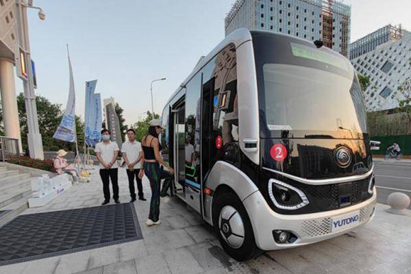 郑州无驾驶舱的"聪明车" 分秒不差智慧出行更便捷