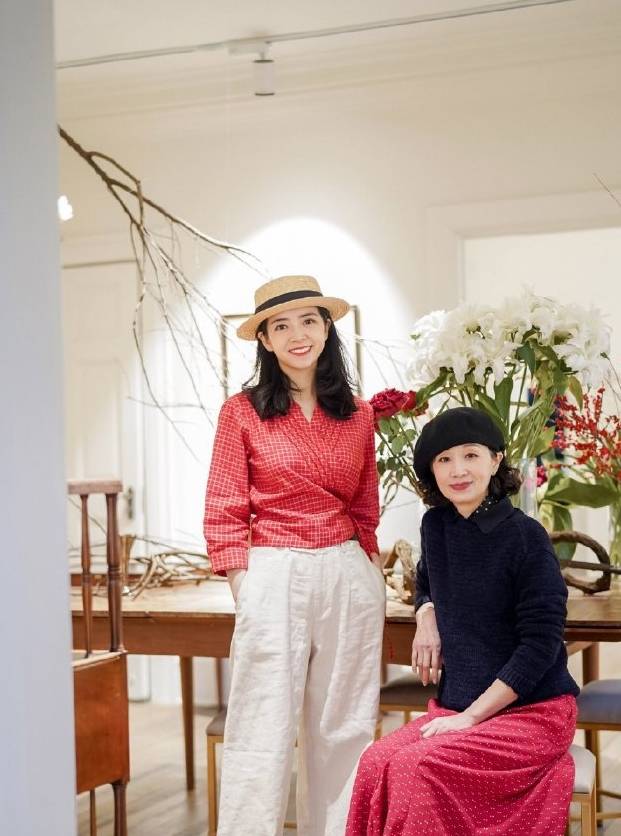 今天墨羽就来分享一些超火时尚博主三木,看看她是怎么把自己的妈妈