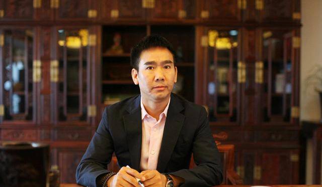 印染工人变快递大王,不幸离世后爱人另嫁,公司落入大舅子之手_聂腾飞