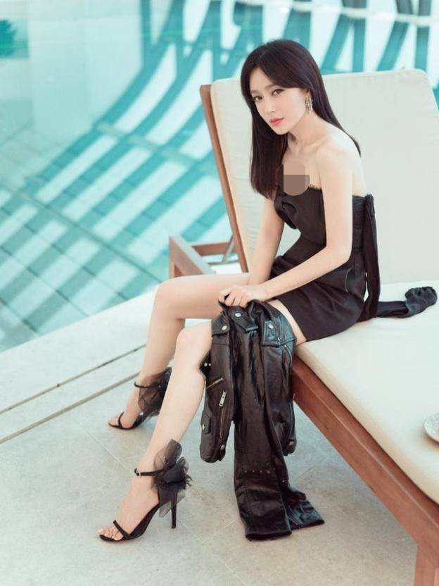 原创秦岚新造型成大头娃娃41岁脸美身材好却因穿搭影响颜值