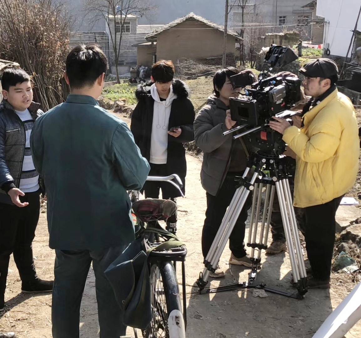 电影不负流年郭毅饰演邮递员贯穿整个故事