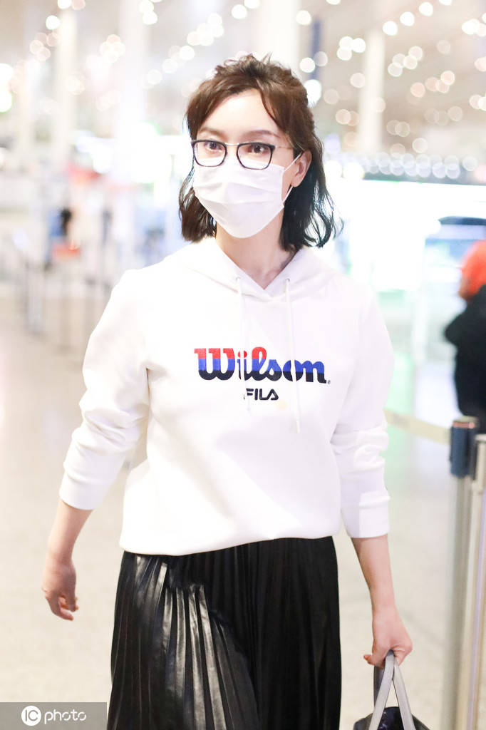 逆龄女神陈数也太嫩了!戴黑框眼镜文艺气质十足