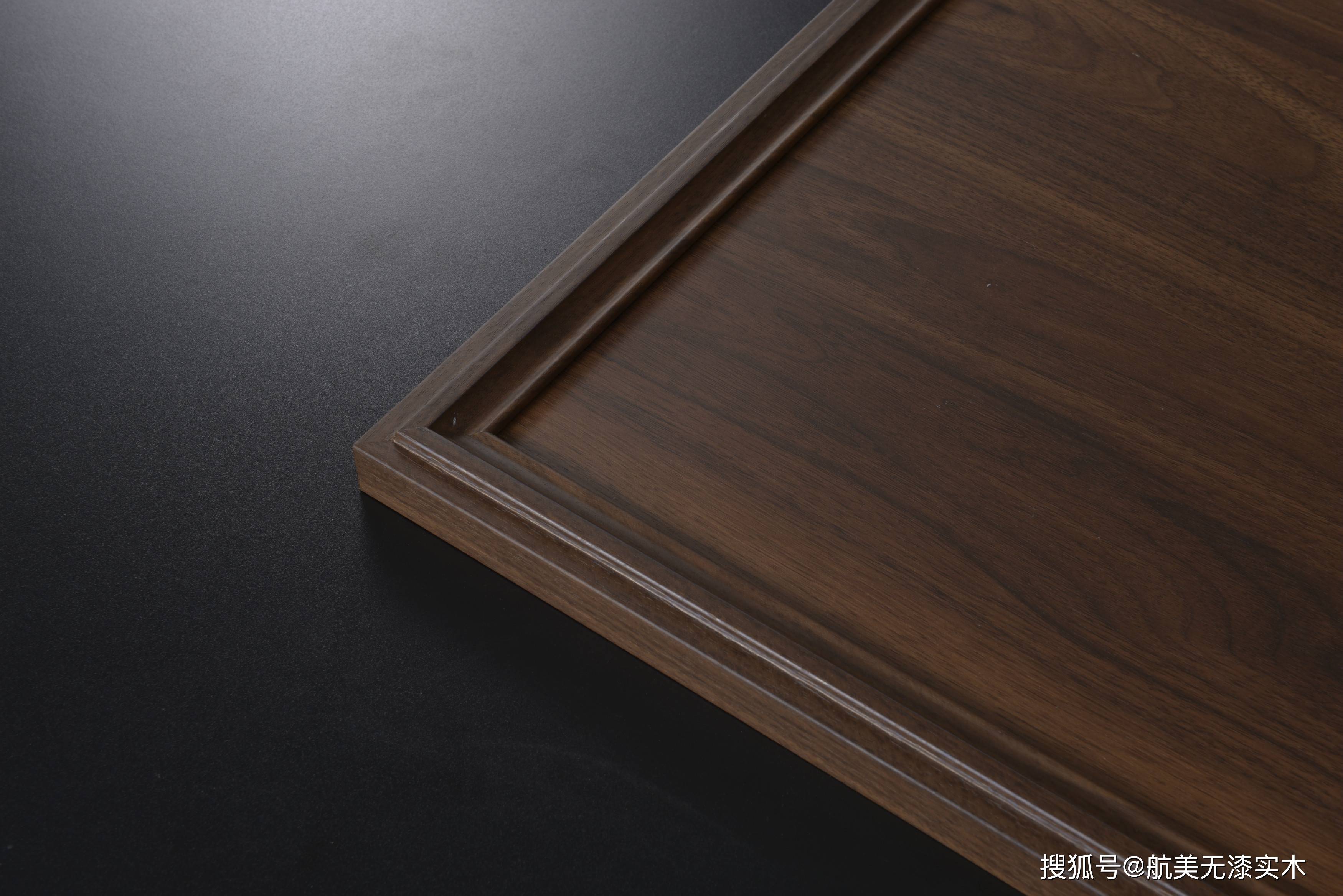 实木/多层实木包覆线条采用360度全包覆工艺(解决了模压门板五面包边