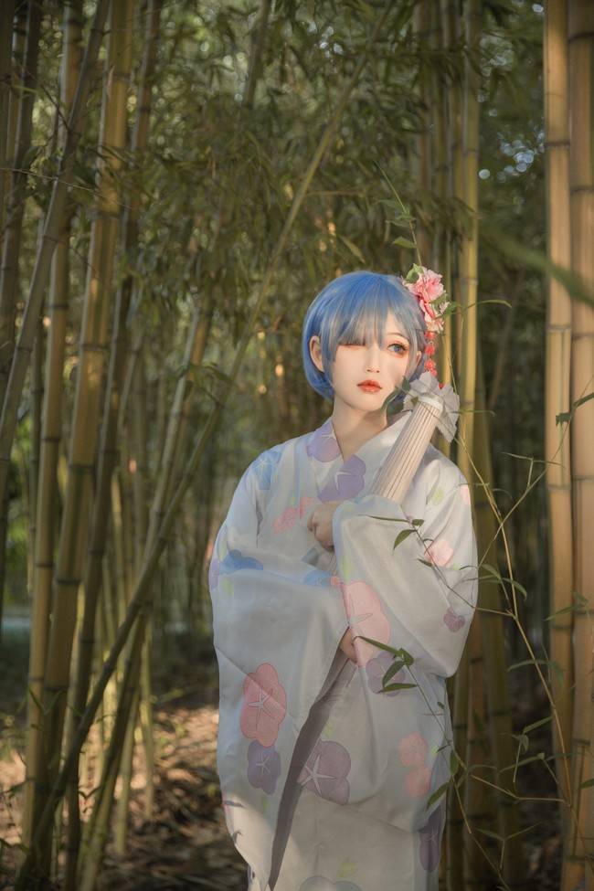 cos:竹林外的蕾姆,少见的银色短发_手机搜狐网