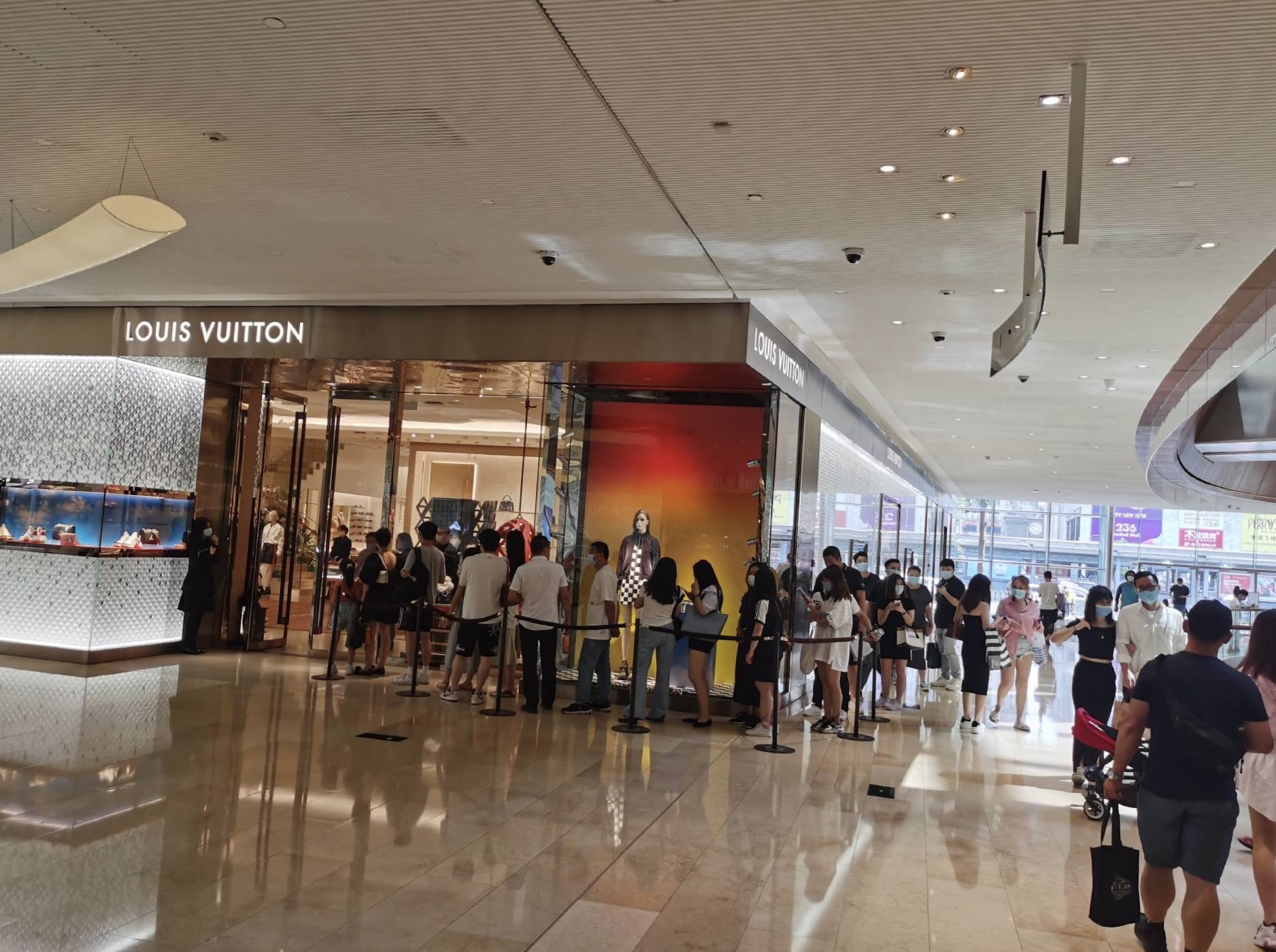 奢侈品线下涨价考拉海购大牌包预售暴增233打破包包焦虑