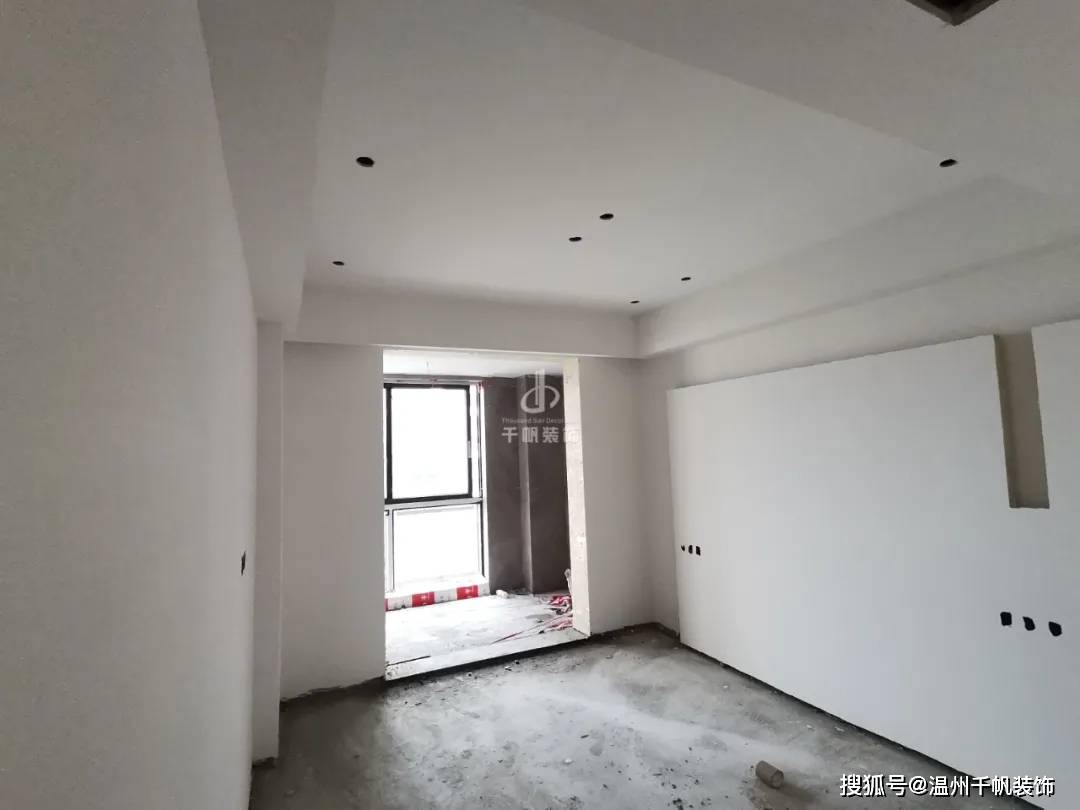 温州千帆装修日记:乐清瑞鑫国宾府135㎡吊顶与墙面大白已刮完两遍腻子