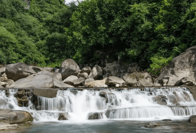 原创海南乐东尖峰岭天池湖浮空天镜感受梦幻天池绝佳景色