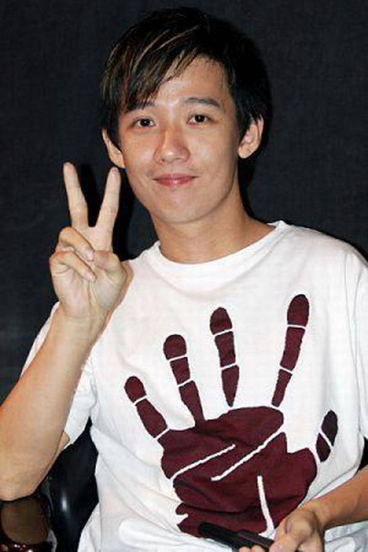 原创阿牛唱桃花朵朵开而走红为圆导演梦致妻离子散女儿像爸爸