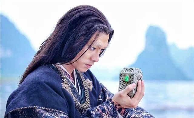 有一种"整容"叫《花千骨》单春秋,如今穿上军装的他,帅气无比