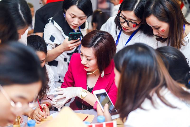 中国资深纹绣师美业大咖王一晨