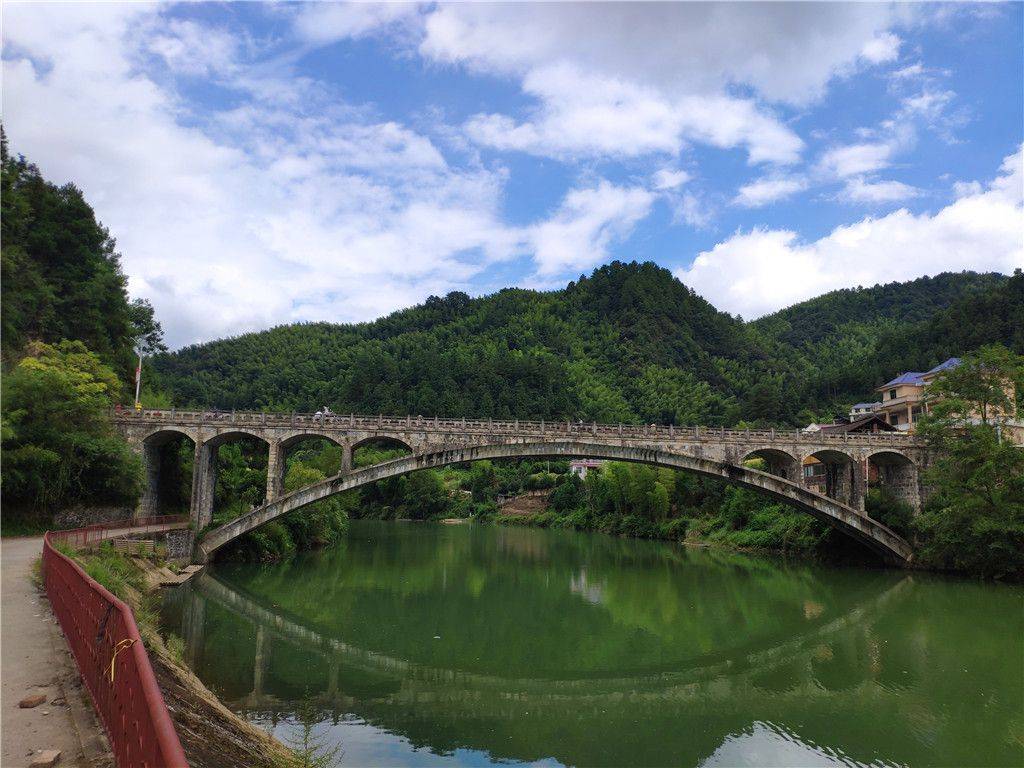 何杰锋 通讯员 阳望春)9月15日,一场秋雨过后,城步苗族自治县丹口镇羊