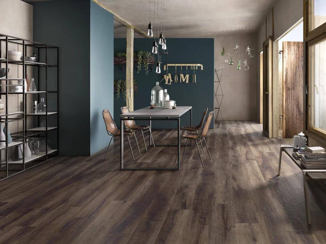 跃步石晶地板——大理石花色石晶地板具有"通体防水,无味无醛,经久