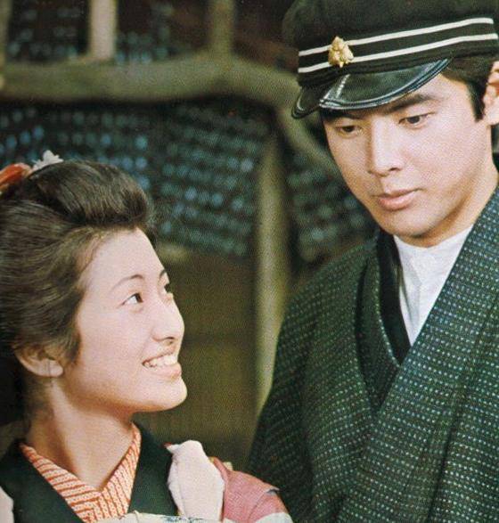 13岁红遍亚洲,21岁为爱隐退,今61岁变大妈,真的值得吗?