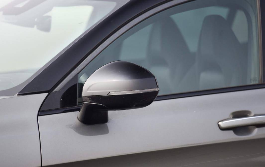 年轻人喜欢的性能跨界suv,领克05有动力,有科技座舱