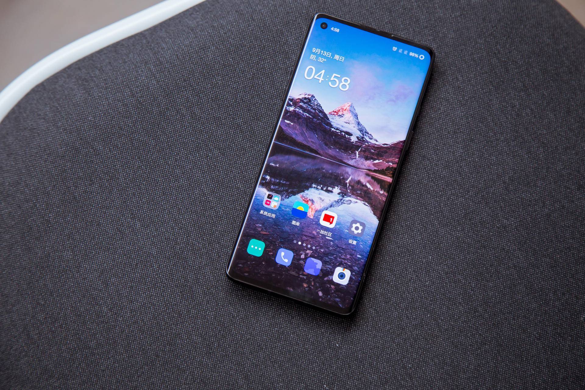 价格相差不到500,为什么很多人宁愿选一加8,也不选华为p40呢?