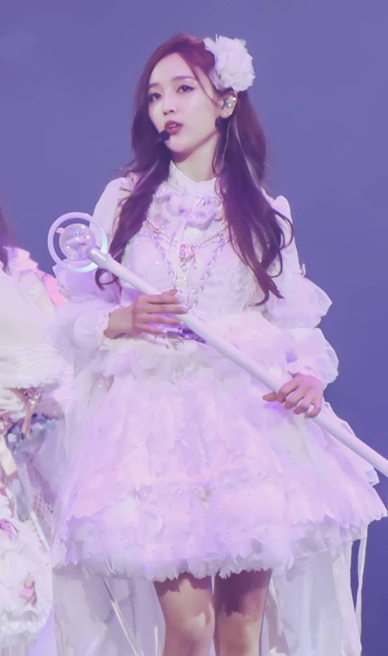 原创明星穿上洛丽塔鞠婧祎似精灵杨超越田园风她简直油画少女