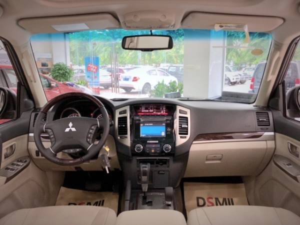 顶配版20款三菱帕杰罗v97现车降时尚suv