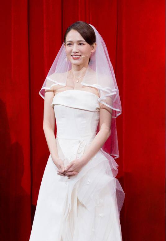 陈乔恩一身红纱太柔情了岁月静好的样子哪个男人看了不心动