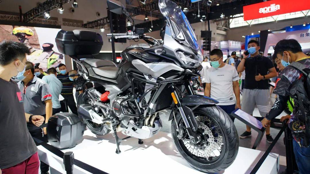 赛科龙rx6诺顿650引擎全新400cc公路gt车型亮相展会