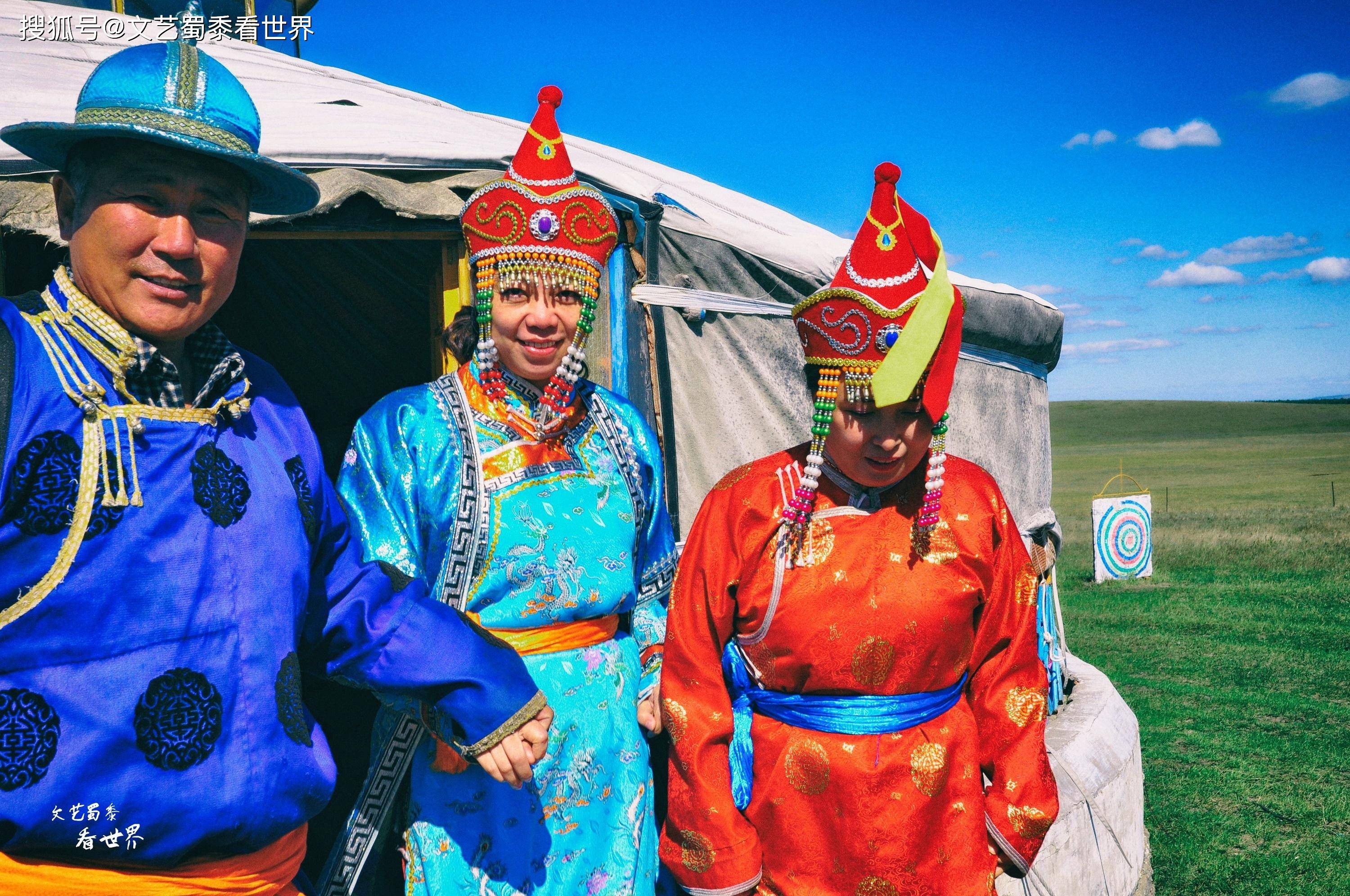 蒙族服装那么漂亮,这一次去呼伦贝尔最大的惊喜是穿上了民族服装