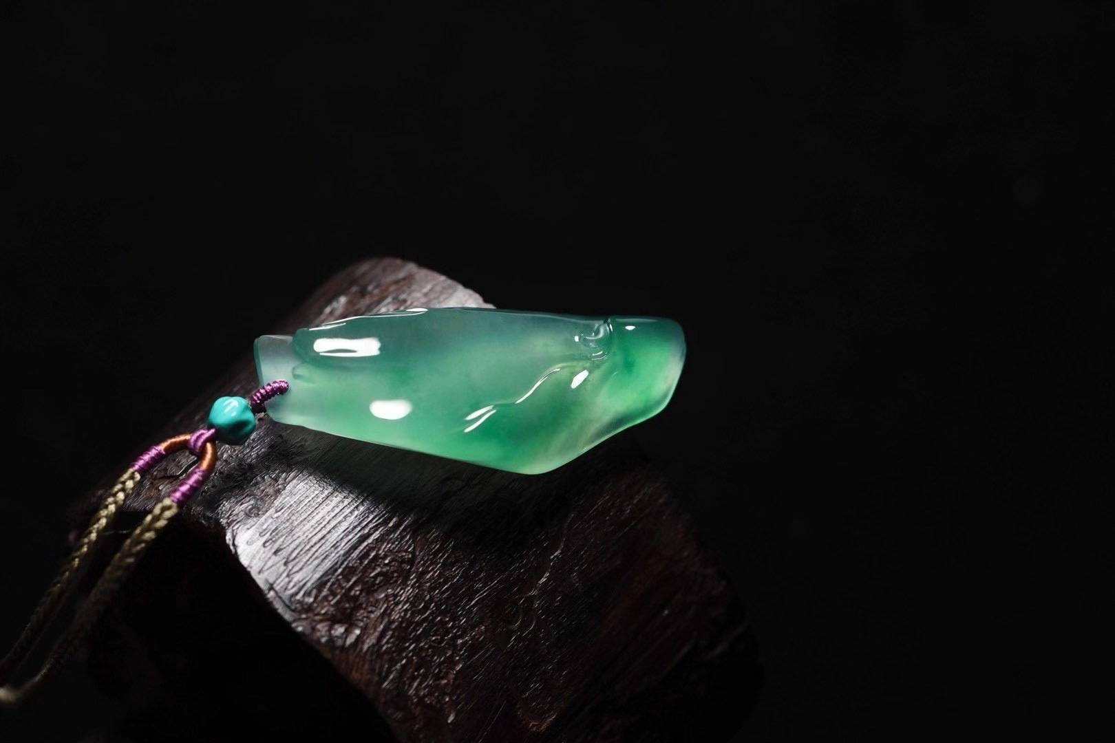 精品翡翠裸石随形悟道吊坠