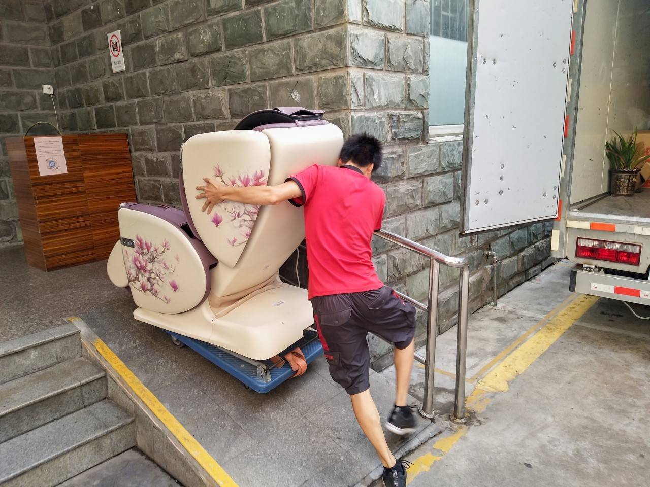 搬家日记172青岛跨市搬家真皮沙发怎么保养这5个保养小方法简单又实用