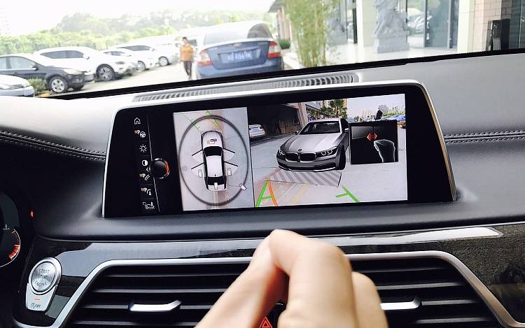 宝马原厂上帝视角360全景环视影像安装升级方法~青岛老王玩车介绍一下