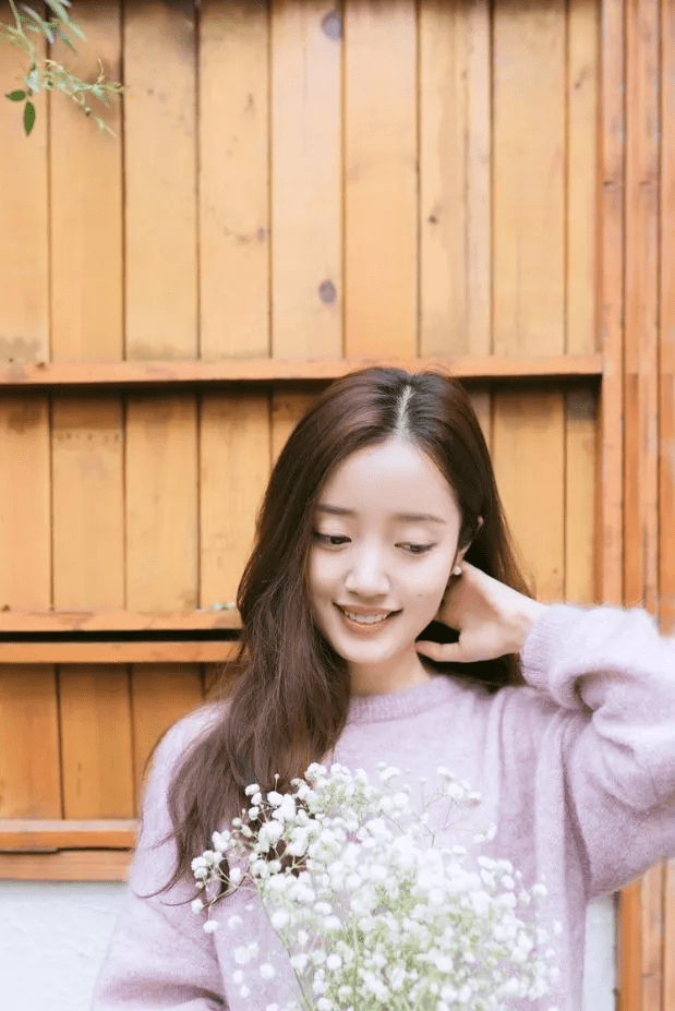 学会8个上半身的拍照pose,再也不怕面对镜头了_手机搜狐网